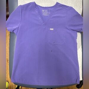 Figs scrub shirt. Women’s Caterina. Does have ink stain by pocket